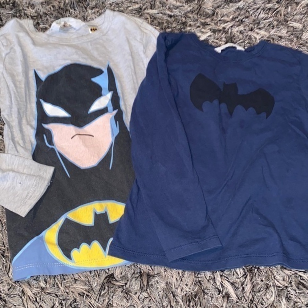 H&M Batman bundle 2 long sleeve t shirt 4-6 years signs of wear for us fit 3T.